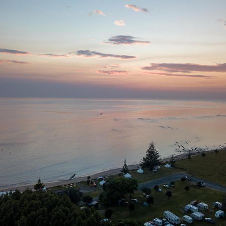 Tatapouri Bay Hotel Gisborne Exterior foto