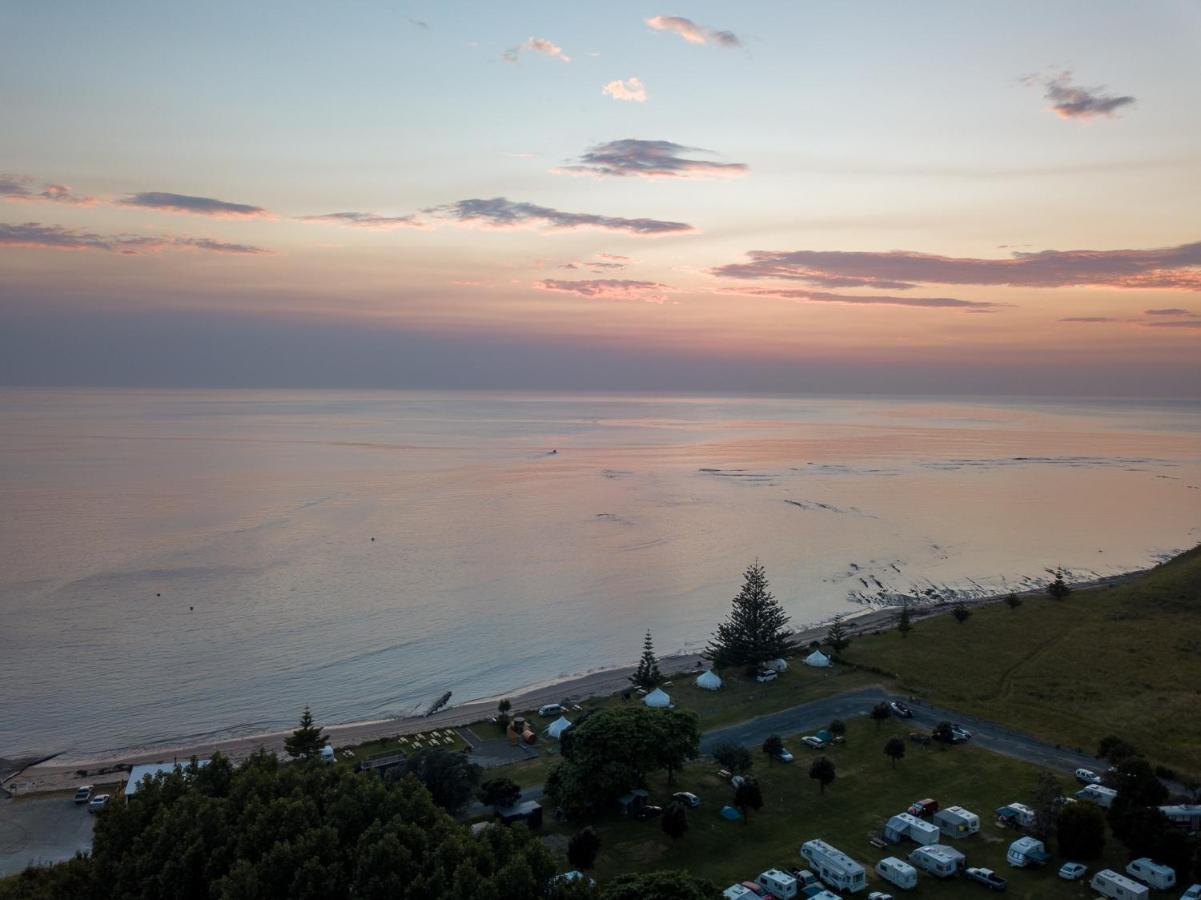 Tatapouri Bay Hotel Gisborne Exterior foto